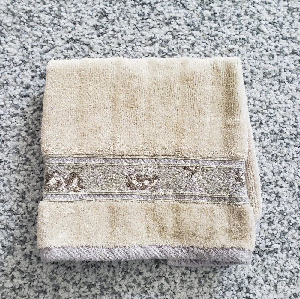 Wamsutta Green and Purple Hand Towels Soft and Absorbent
